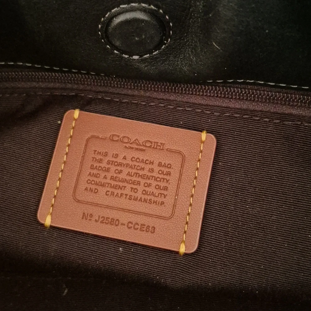 Coach Black Leather Shoulder Bag ..LIKE NEW - Picture 4 of 8